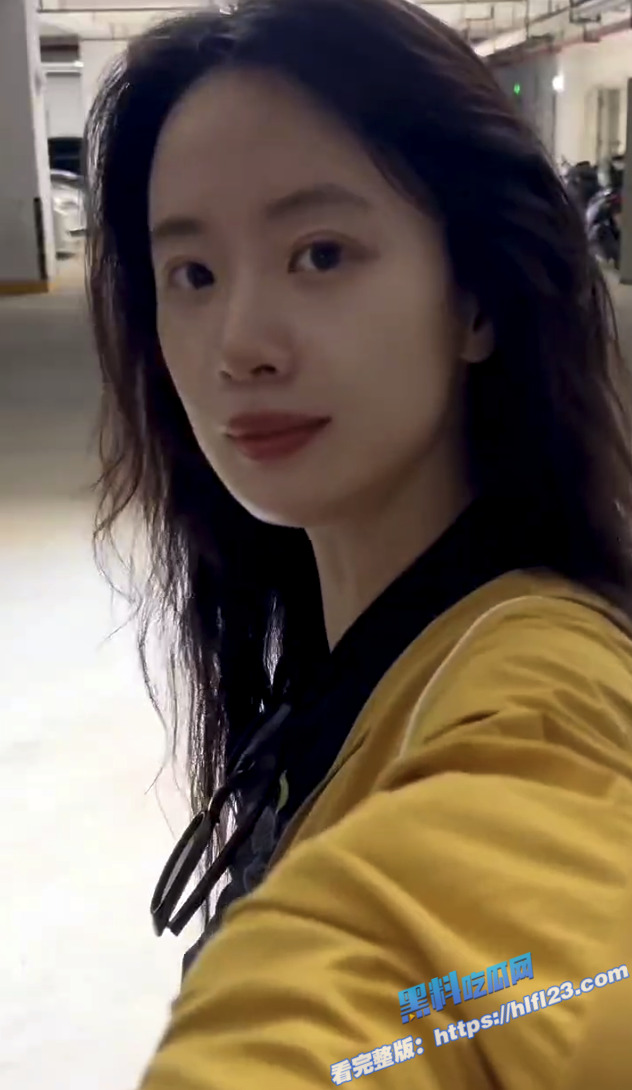著名演员 李梦 私下大胆真空露点 抖音视频多次现凸点 胸前俩颗小葡萄十分显眼！5