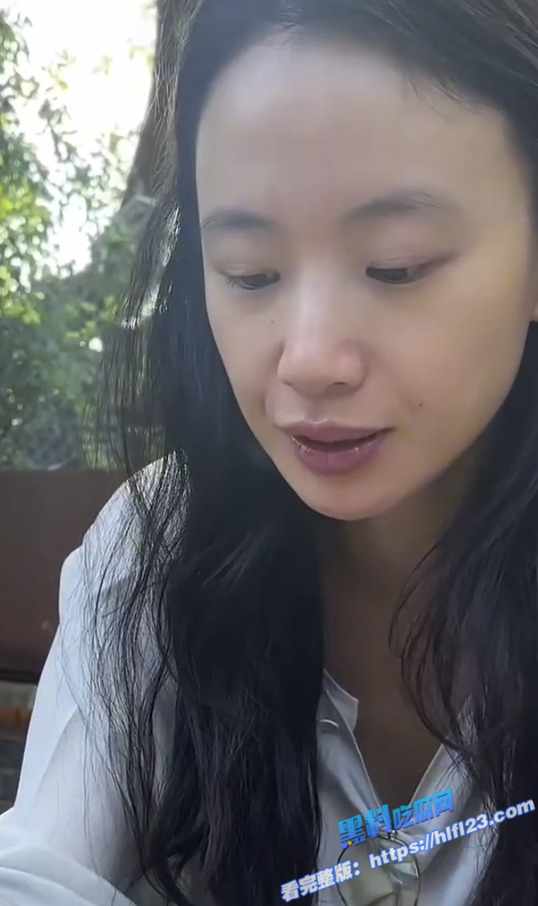 著名演员 李梦 私下大胆真空露点 抖音视频多次现凸点 胸前俩颗小葡萄十分显眼！7
