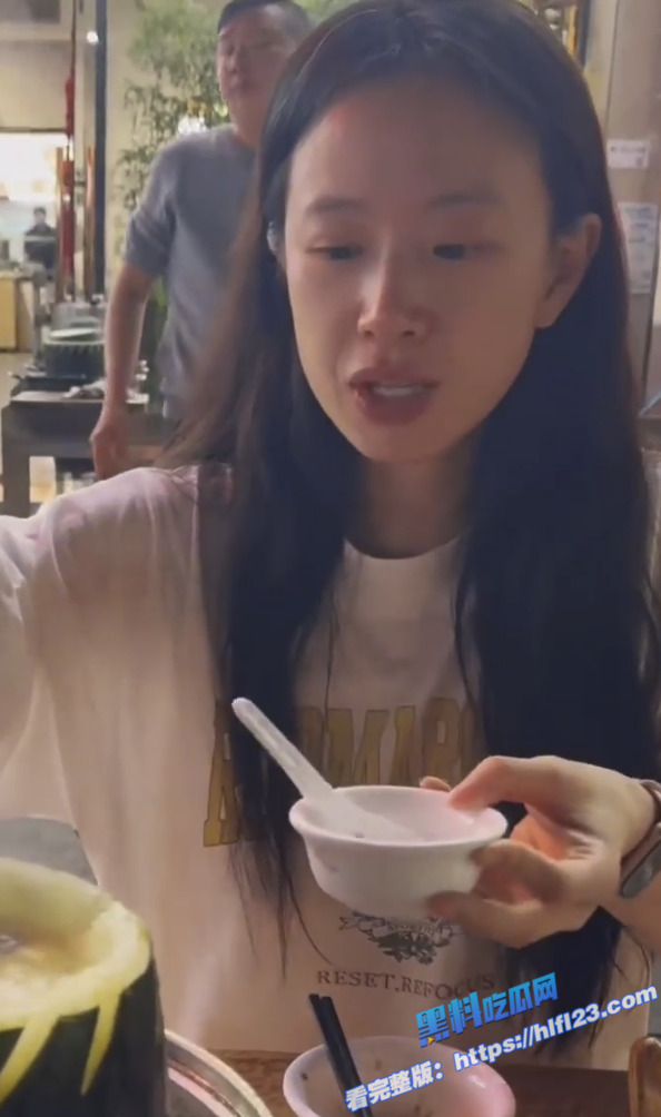 著名演员 李梦 私下大胆真空露点 抖音视频多次现凸点 胸前俩颗小葡萄十分显眼！10