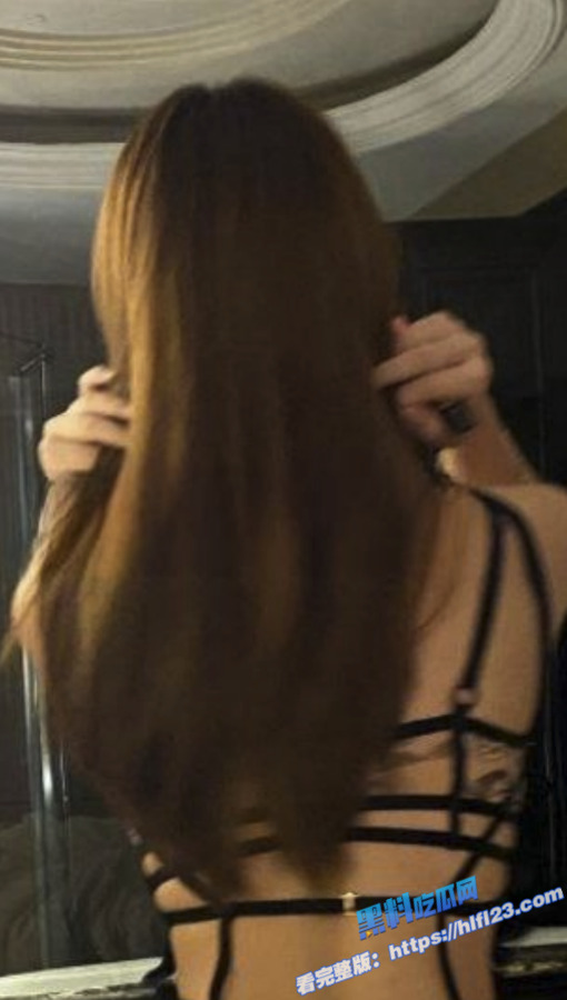 OF推特极品福利姬 V10turbo 蜂腰肥臀顶级身材 私密自拍视频流出 妥妥反差婊一个!3 OF推特极品福利姬 V10turbo 蜂腰肥臀顶级身材 私密自拍视频流出 妥妥反差婊一个!3