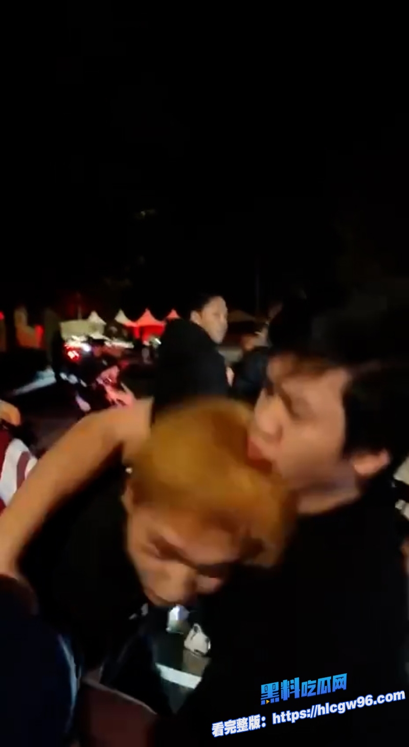 广西桂林c罗真男人为爱1v4大战精神小伙 10