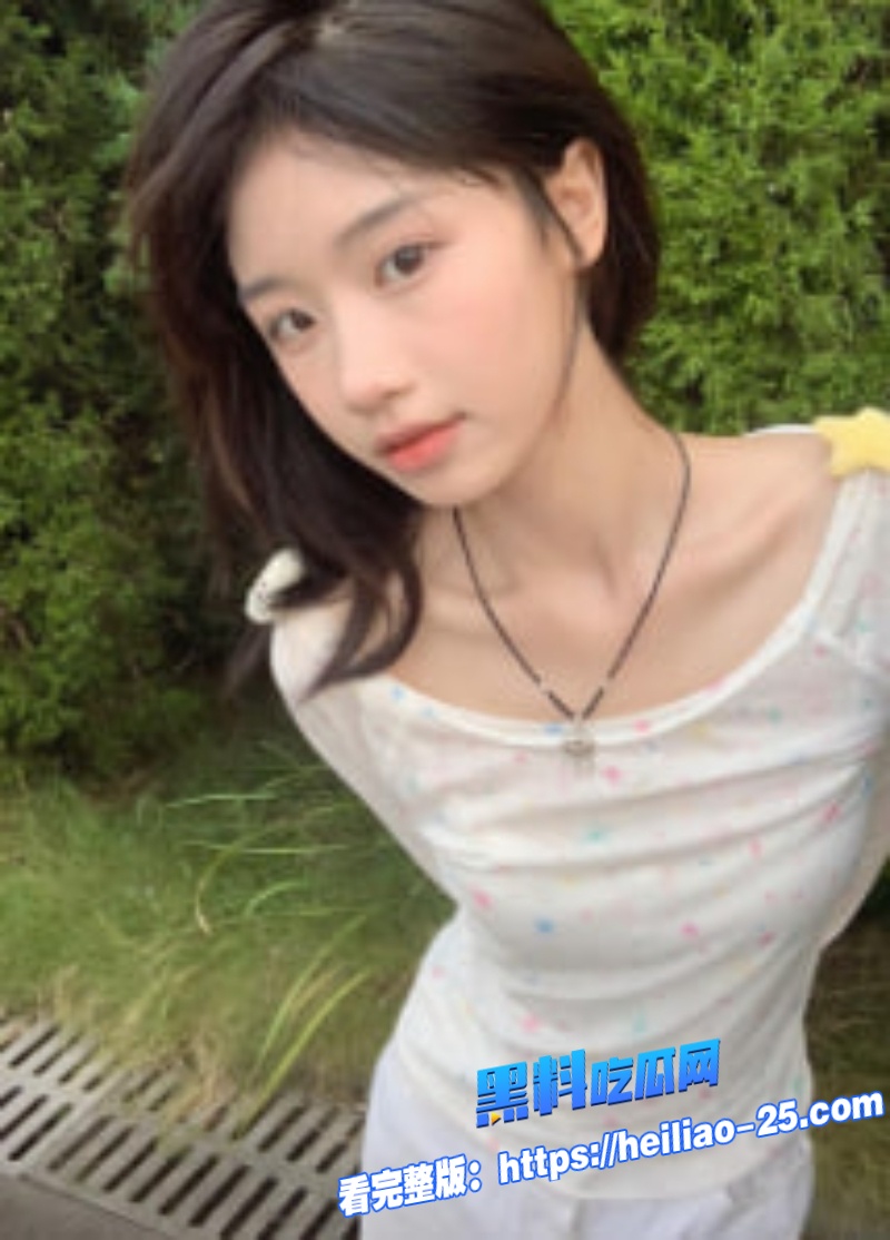海角兄妹乱伦 穿着白丝情趣内衣的妹妹给哥哥足交服务后被多体位无套爆操 最后射一肚皮精液！6