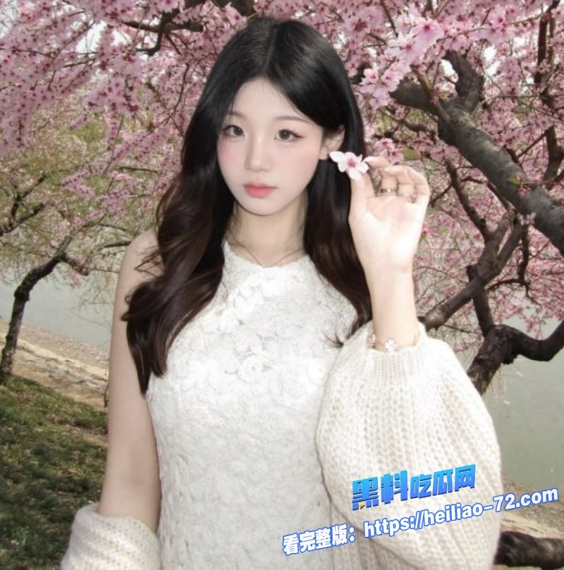 极品颜值身材精神小妹黑长发跪舔后疯狂女上位发出哼唧声太浪了1 极品颜值身材精神小妹黑长发跪舔后疯狂女上位发出哼唧声太浪了1