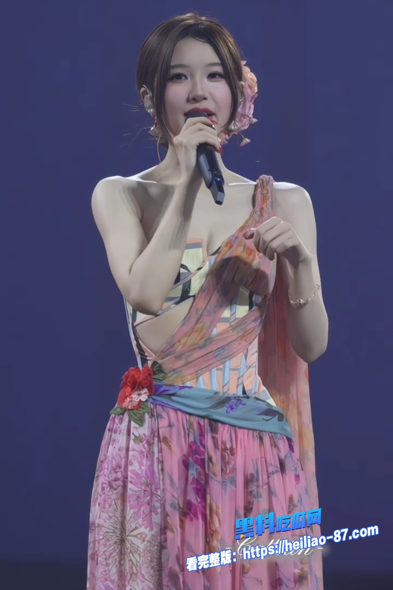 顶流明星 赵露思 泰国演唱会尺度奔放 堪称疯马秀现场 露出半个屁股舞台狂甩!5 顶流明星 赵露思 泰国演唱会尺度奔放 堪称疯马秀现场 露出半个屁股舞台狂甩!5