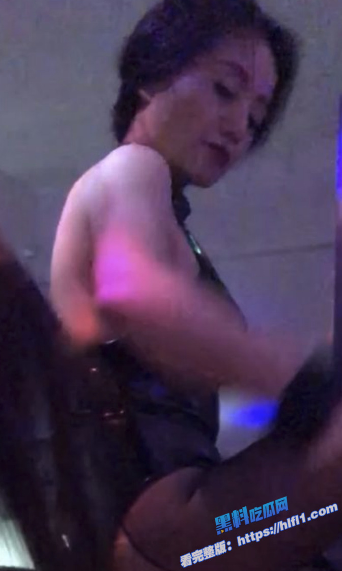 广东佛山 爆乳少妇 娟子姐姐 双凤戏龙 前嘴舔逼后棒口交 菊交 真是花一份钱享受双份！1