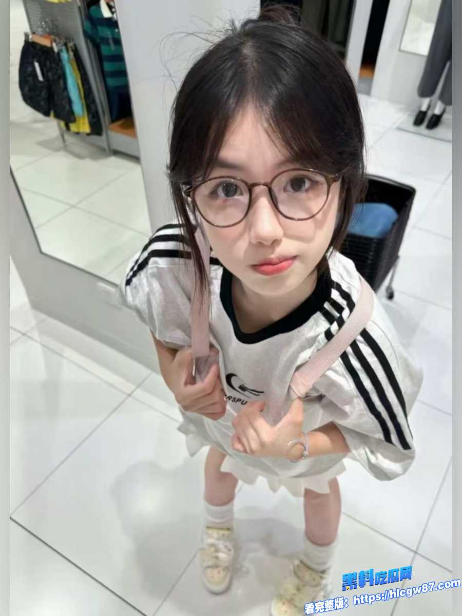 顶级反差眼镜学妹 前男友曝光啪啪视频 开档丝袜无套中出 果然眼镜妹都是绝对的骚货! 13 顶级反差眼镜学妹 前男友曝光啪啪视频 开档丝袜无套中出 果然眼镜妹都是绝对的骚货! 13