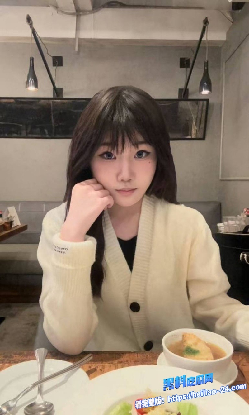 双马尾白丝极品萝莉cola酱福利私拍曝光反差女神眼罩蝴蝶结口交传教士后入简直是极品炮架 2