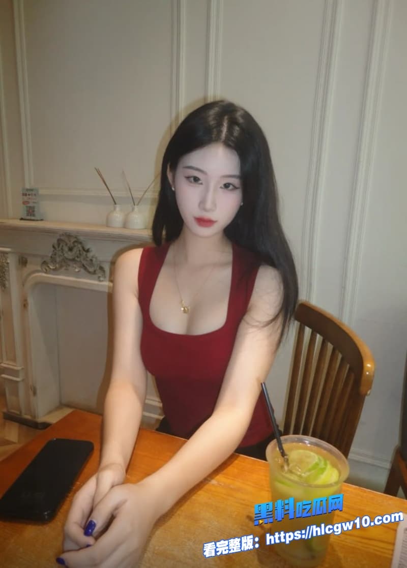 真实家庭乱伦漂亮女友姐姐乳房长腿全露各种淫荡眼神勾引卧室口交传教士被弟弟操到喷水7