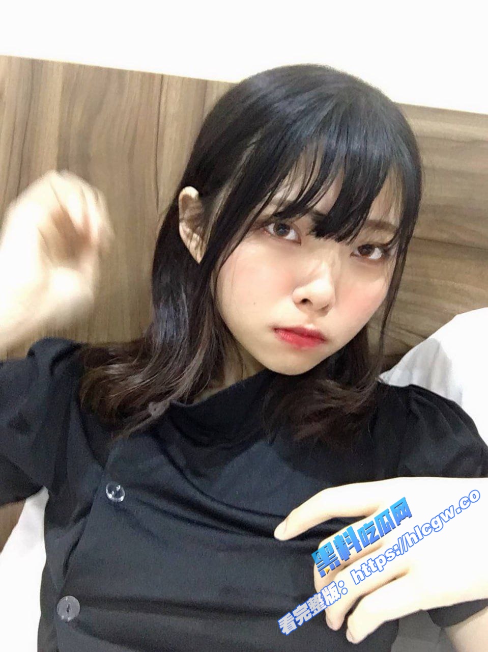 学生妹私密流出 帮男友吃屌，女上激情做爱，看的很是水嫩，小穴看的就很紧的样子，真的是诱惑十足！1