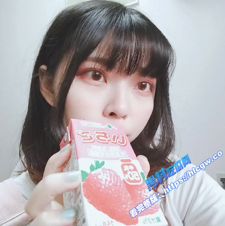 学生妹私密流出 帮男友吃屌，女上激情做爱，看的很是水嫩，小穴看的就很紧的样子，真的是诱惑十足！3
