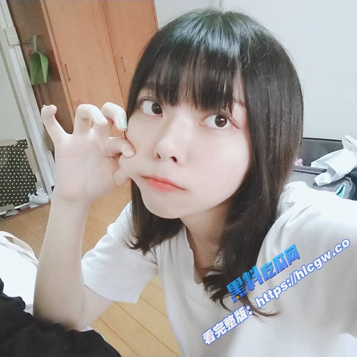 学生妹私密流出 帮男友吃屌,女上激情做爱,看的很是水嫩,小穴看的就很紧的样子,真的是诱惑十足!4 学生妹私密流出 帮男友吃屌,女上激情做爱,看的很是水嫩,小穴看的就很紧的样子,真的是诱惑十足!4