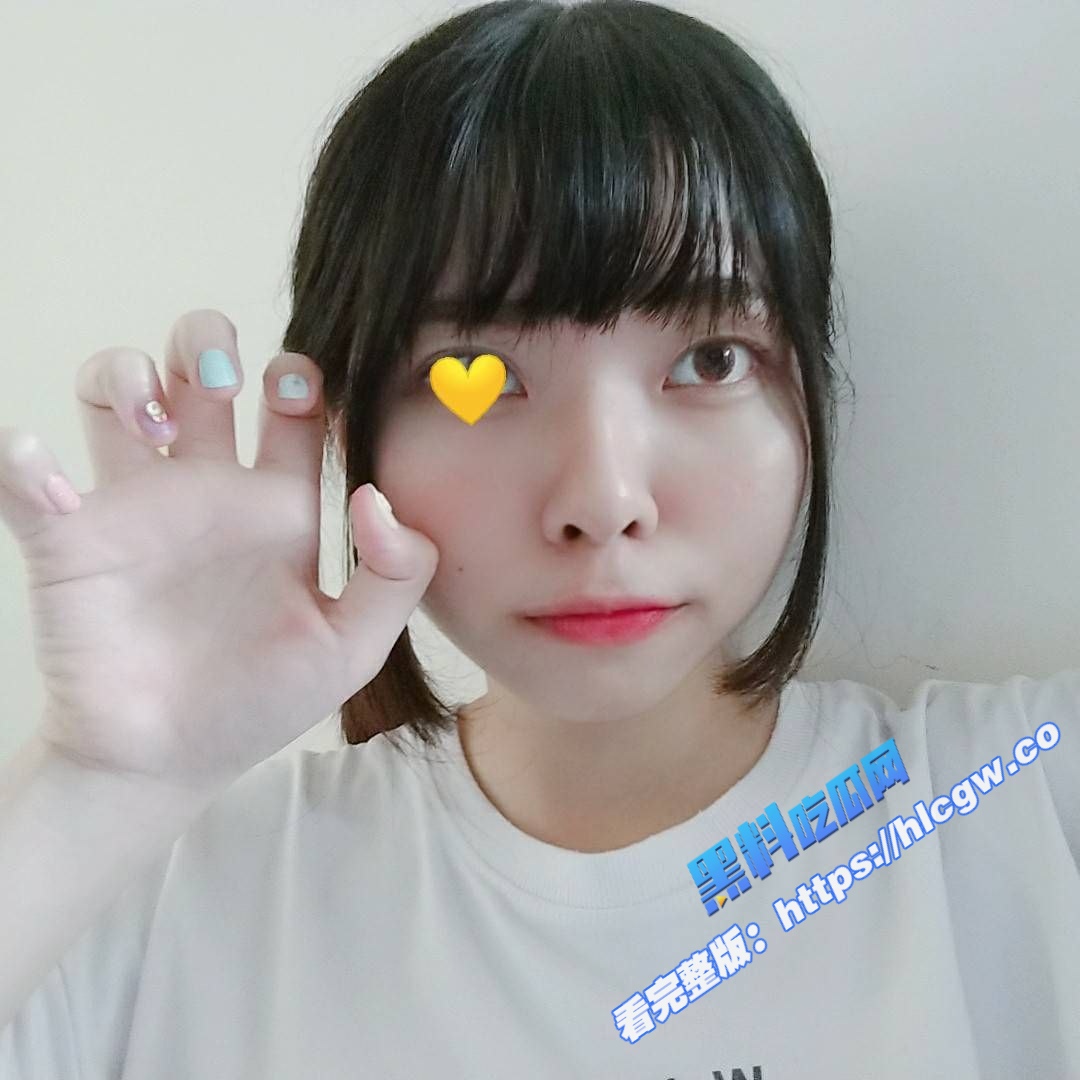 学生妹私密流出 帮男友吃屌，女上激情做爱，看的很是水嫩，小穴看的就很紧的样子，真的是诱惑十足！5