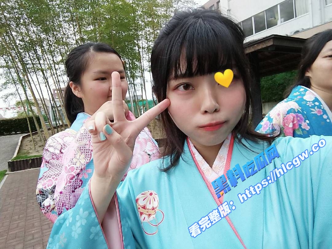 学生妹私密流出 帮男友吃屌，女上激情做爱，看的很是水嫩，小穴看的就很紧的样子，真的是诱惑十足！6