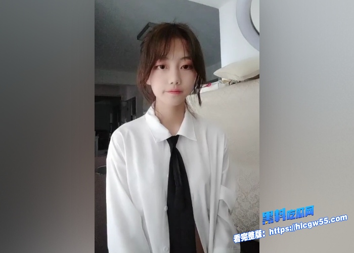 抖音网红比奇堡名媛贺梓涵19岁嫩妹高颜值贫乳少女下海做黄播直播自慰小穴疯狂勾引大哥打赏 图10WH700x500px