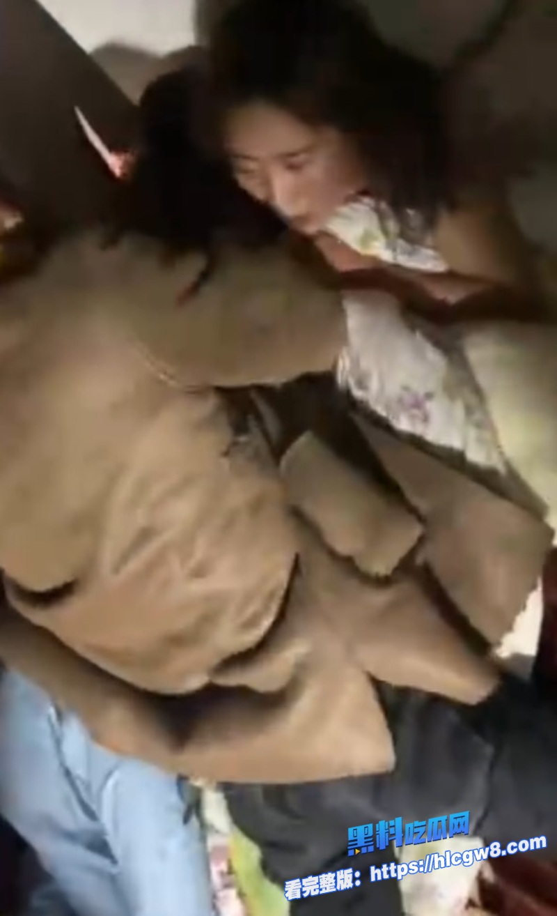 婚姻碎一地藏族大哥千里奔袭捉奸婚内出轨妻子现场崩溃对峙太窒息1 婚姻碎一地藏族大哥千里奔袭捉奸婚内出轨妻子现场崩溃对峙太窒息1