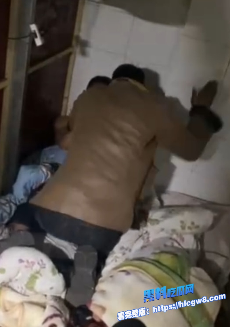 婚姻碎一地藏族大哥千里奔袭捉奸婚内出轨妻子现场崩溃对峙太窒息2 婚姻碎一地藏族大哥千里奔袭捉奸婚内出轨妻子现场崩溃对峙太窒息2