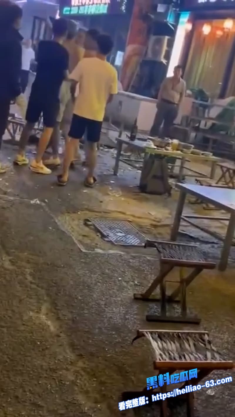 快手网红副官济南街头硬刚视频流出副官喝酒被精神小伙故意挑衅搭讪拍视频直接砸瓶掀桌火气爆棚7