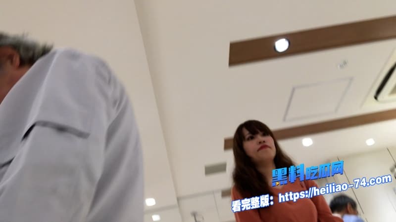 日本街头偷拍系列极品美女街头低角度遭偷拍短裙丝袜下春光不断路人直呼太会撩1 日本街头偷拍系列极品美女街头低角度遭偷拍短裙丝袜下春光不断路人直呼太会撩1
