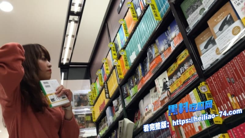 日本街头偷拍系列极品美女街头低角度遭偷拍短裙丝袜下春光不断路人直呼太会撩2 日本街头偷拍系列极品美女街头低角度遭偷拍短裙丝袜下春光不断路人直呼太会撩2