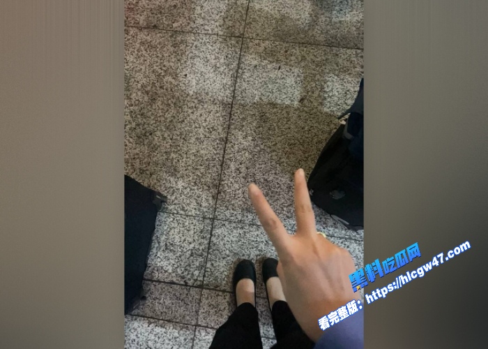 东源县政服务中心丘佩佩婚内出轨上司车震视频惨遭曝光被老公当场抓奸 图5WH700x500px