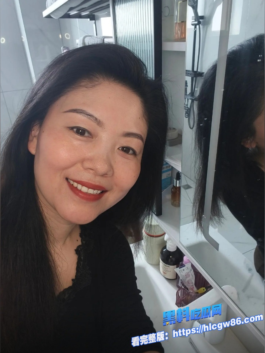 国产经典熟女唯美人妻被儿子和朋友一起3P 1 国产经典熟女唯美人妻被儿子和朋友一起3P 1