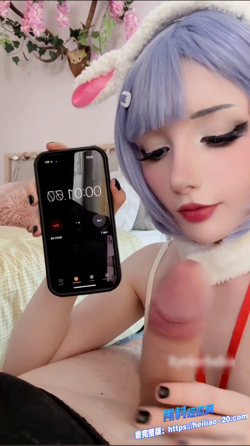 欧美超火网红Rynkerbelleecos蕾姆蓝发女仆装又纯又欲骚首弄姿直接戳爆XP口技深喉顺滑到飞起 8