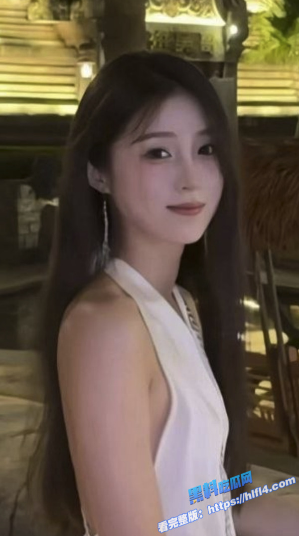 高颜值美女 与男友做爱视频曝光 有节奏的舔JB 然后深喉口交 最后后入使劲爆操！1