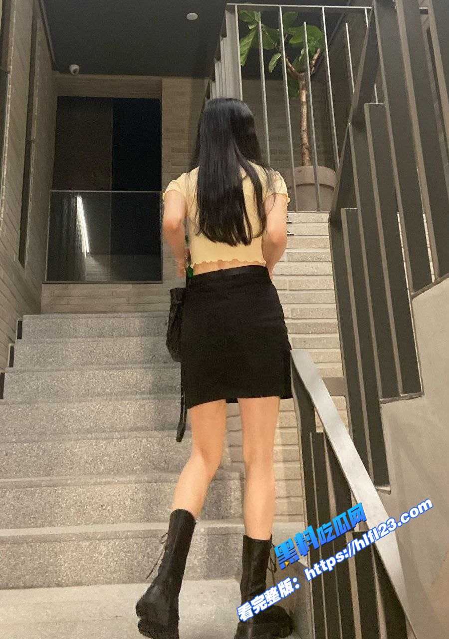 推特暗黑风情侣 msgcp 调教私拍 肥臀小母狗喜欢被踩在脚下玩SM 渴望暴力调教凌辱！ 图2
