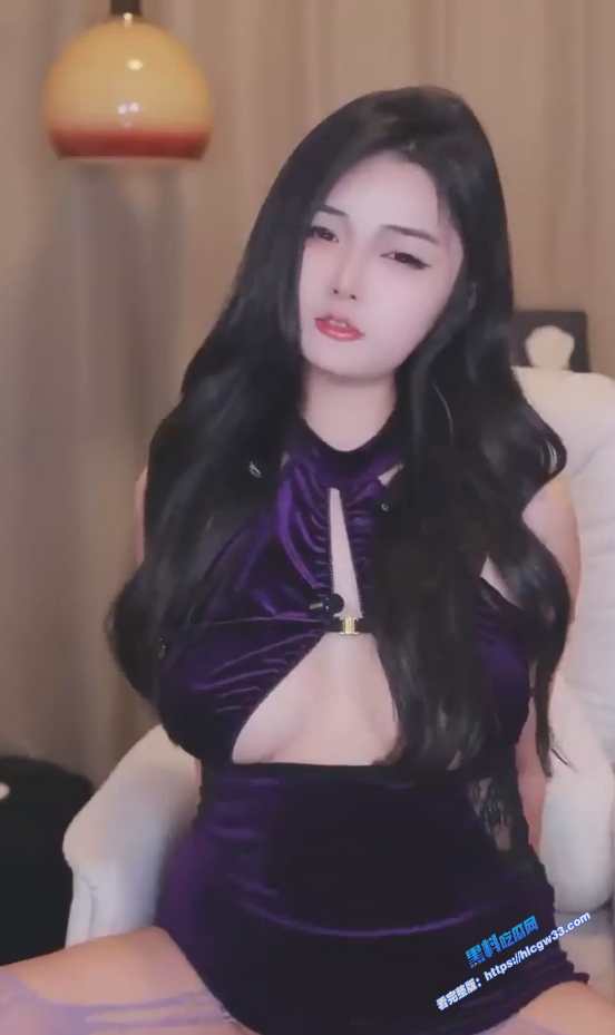 半糖主播福利姬美女森林林直播自慰潮喷视频曝光极品身材丰富道具满足一切观众条件 图1