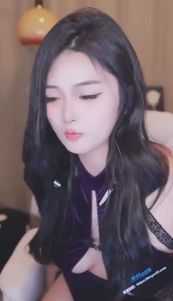 半糖主播福利姬美女森林林直播自慰潮喷视频曝光极品身材丰富道具满足一切观众条件 图2