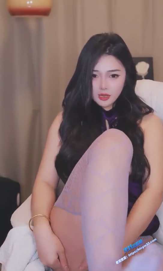 半糖主播福利姬美女森林林直播自慰潮喷视频曝光极品身材丰富道具满足一切观众条件 图7