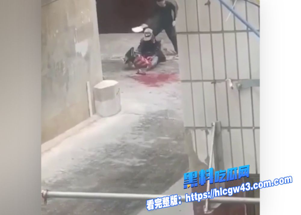 云南玉溪红塔区东风广场突发持刀砍人事件现场视频曝光胆小瓜友慎点 2