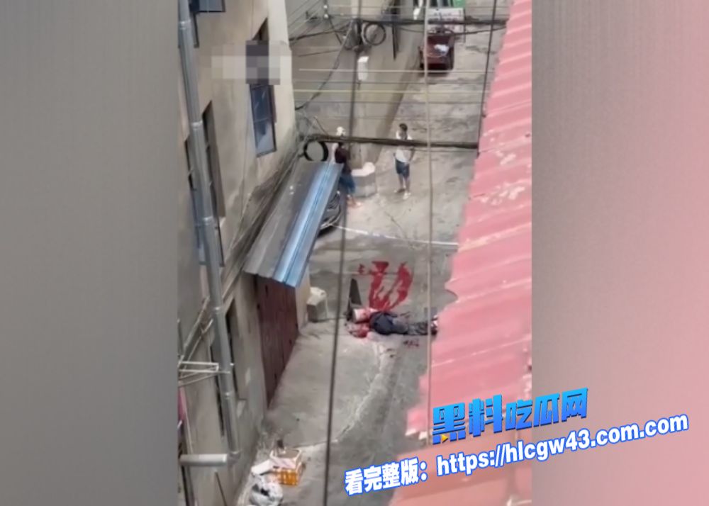 云南玉溪红塔区东风广场突发持刀砍人事件现场视频曝光胆小瓜友慎点 4