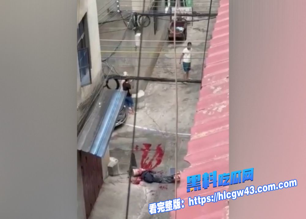 云南玉溪红塔区东风广场突发持刀砍人事件现场视频曝光胆小瓜友慎点 6