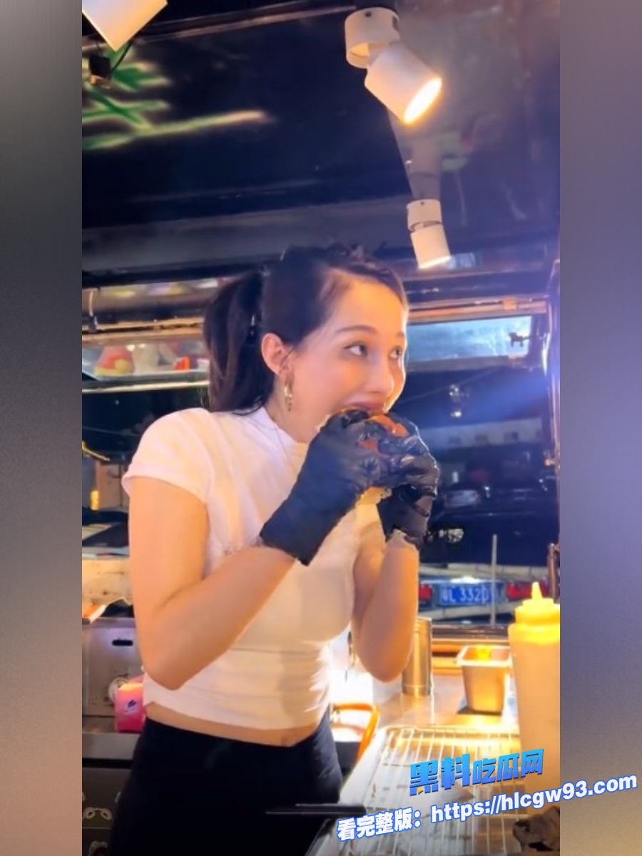 极品身材的少妇被修手机师傅曝光淫荡本性 3