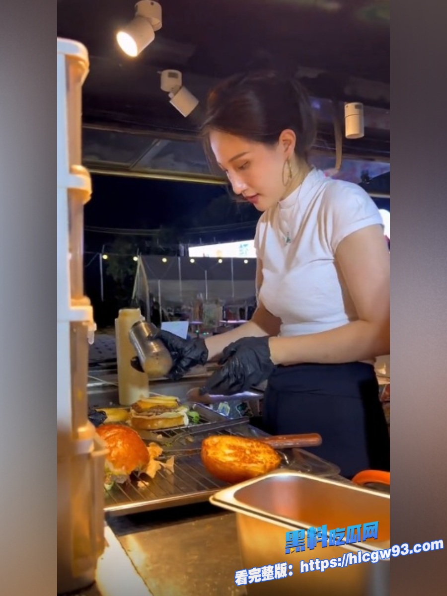 极品身材的少妇被修手机师傅曝光淫荡本性 5