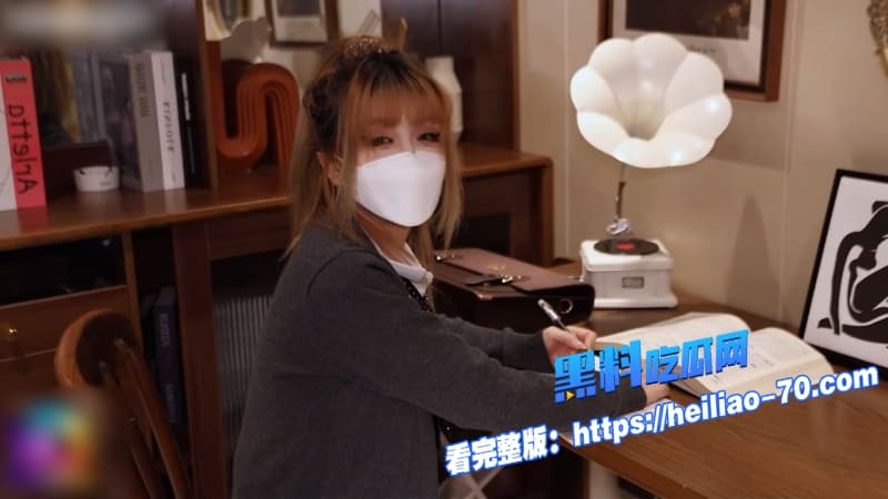 推特网红兔美酱师生偷欢身穿开档黑丝带跳蛋上私课乖乖听老师话被爆干骚穴7 推特网红兔美酱师生偷欢身穿开档黑丝带跳蛋上私课乖乖听老师话被爆干骚穴7