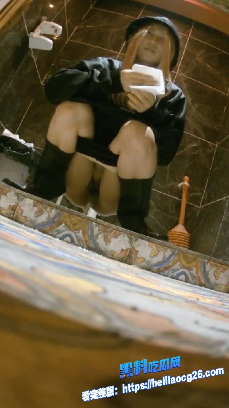 夜总会女厕偷拍2