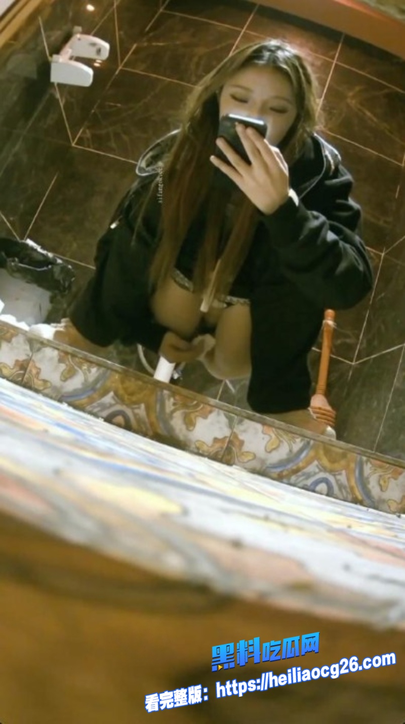 夜总会女厕偷拍3