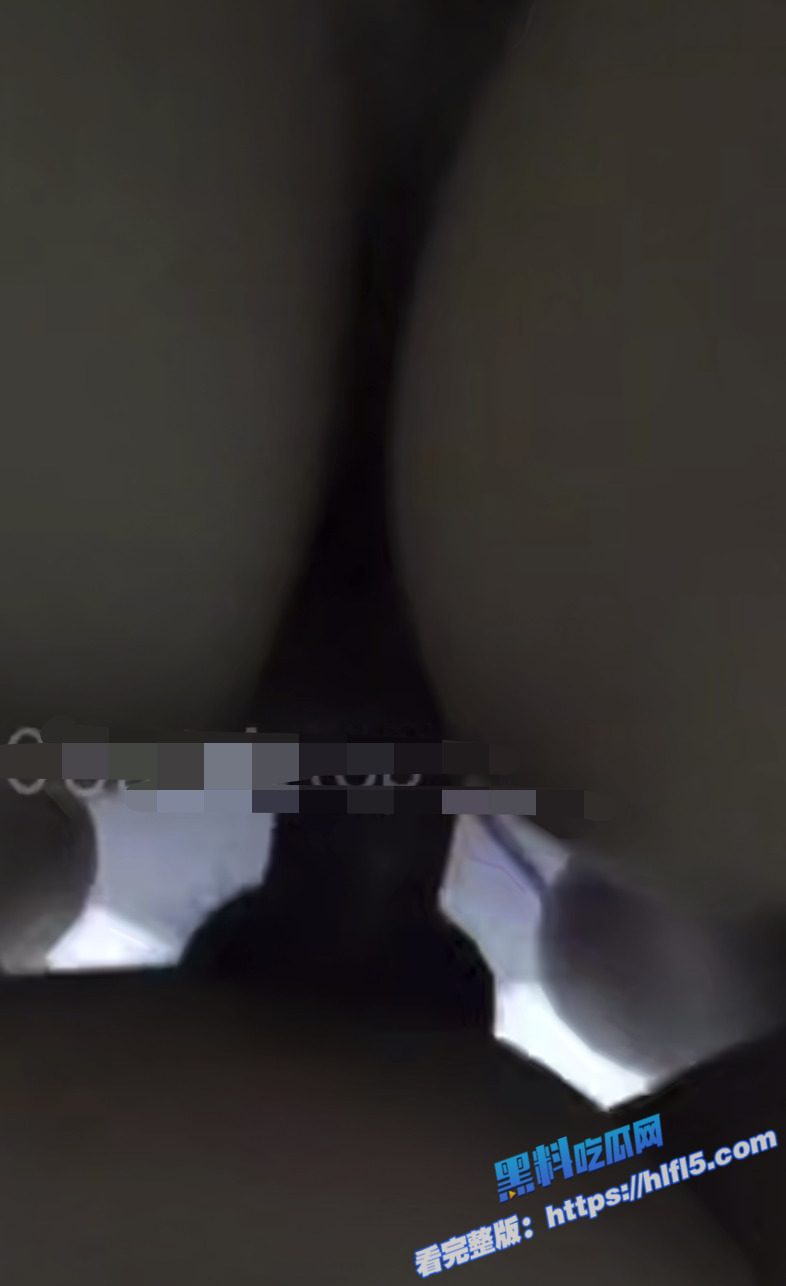 真实母子乱伦！睡着的妈妈被我操醒 再让老妈换上丝袜制服 接着操！6