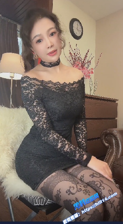 抖音人妻少妇 馨月姐姐 长腿丝袜诱惑 大尺度自慰定制福利视频流出!图4 抖音人妻少妇 馨月姐姐 长腿丝袜诱惑 大尺度自慰定制福利视频流出!图4