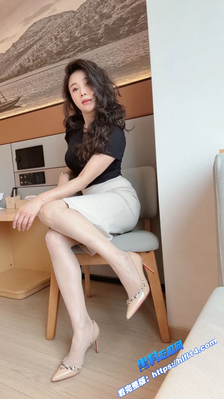 抖音人妻少妇 馨月姐姐 长腿丝袜诱惑 大尺度自慰定制福利视频流出！图7