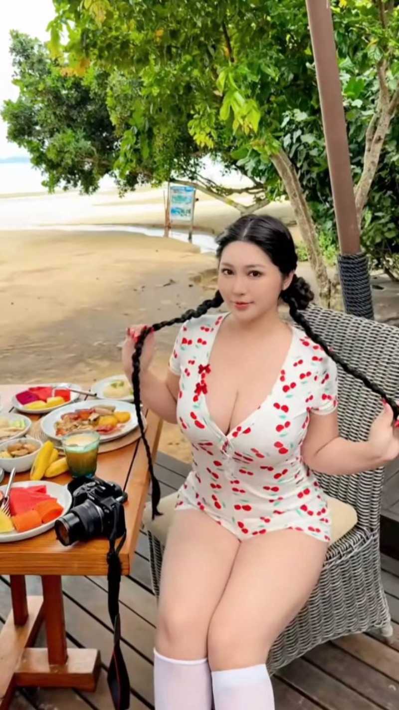 抖音微博巨乳小王同学瑶瑶摇摇摇2