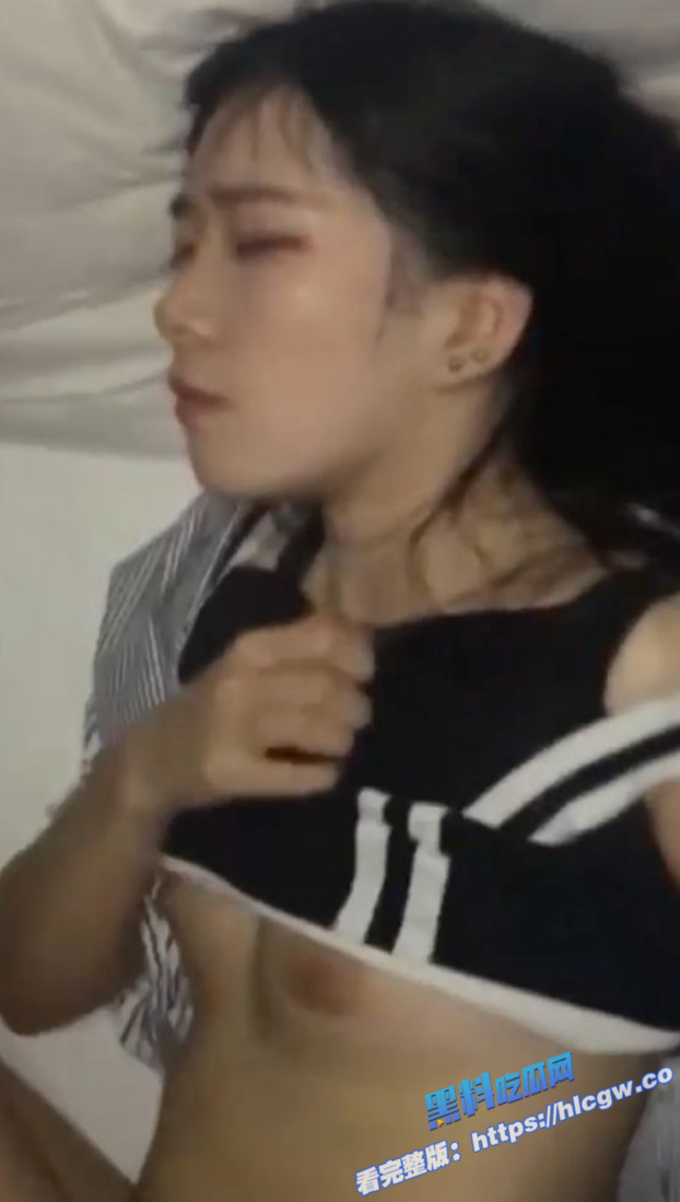 真实姐弟乱伦！还在上大学的姐姐被弟弟迷奸 无套狠操 逼都操红了射了姐姐一脸！图1
