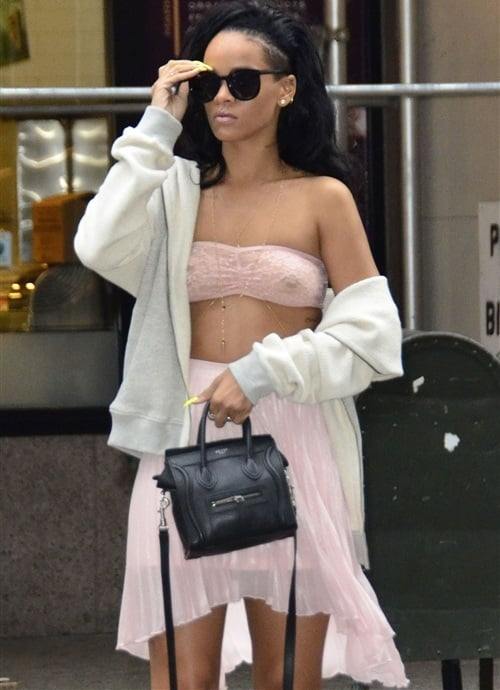 美国天后 顶级黑美人 蕾哈娜 (Rihanna) 出道至今所有裸体及做爱视频整理（合集版）蕾哈娜奶头有乳钉！图12