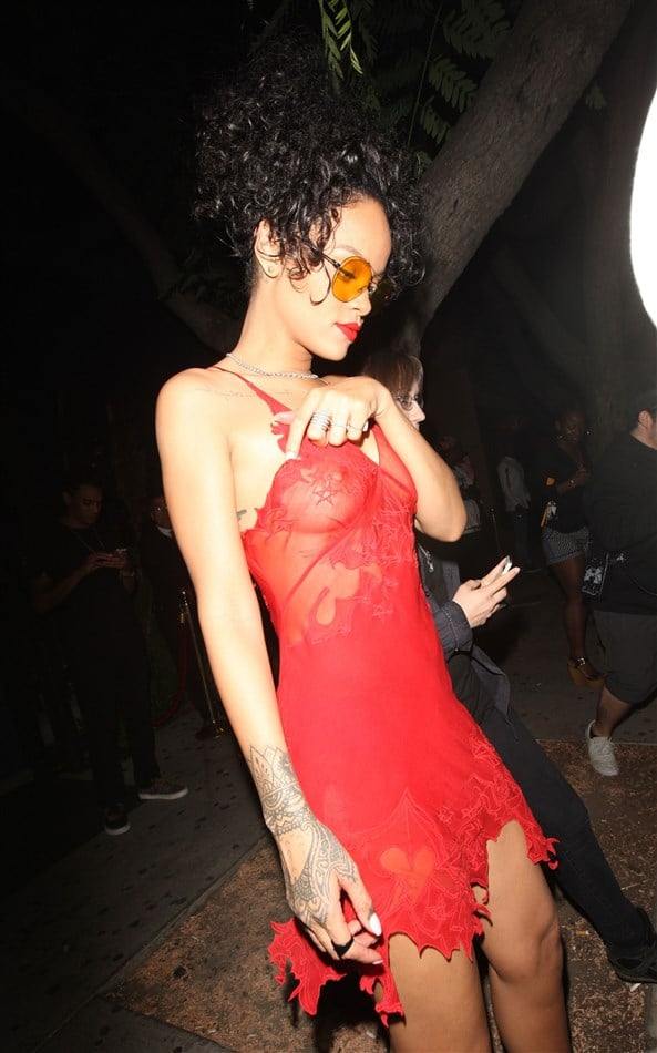 美国天后 顶级黑美人 蕾哈娜 (Rihanna) 出道至今所有裸体及做爱视频整理（合集版）蕾哈娜奶头有乳钉！图33