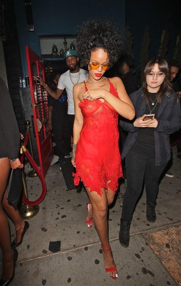 美国天后 顶级黑美人 蕾哈娜 (Rihanna) 出道至今所有裸体及做爱视频整理（合集版）蕾哈娜奶头有乳钉！图34