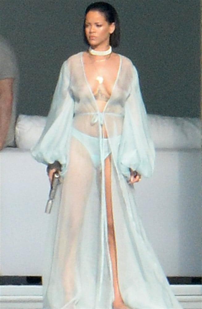 美国天后 顶级黑美人 蕾哈娜 (Rihanna) 出道至今所有裸体及做爱视频整理（合集版）蕾哈娜奶头有乳钉！图36