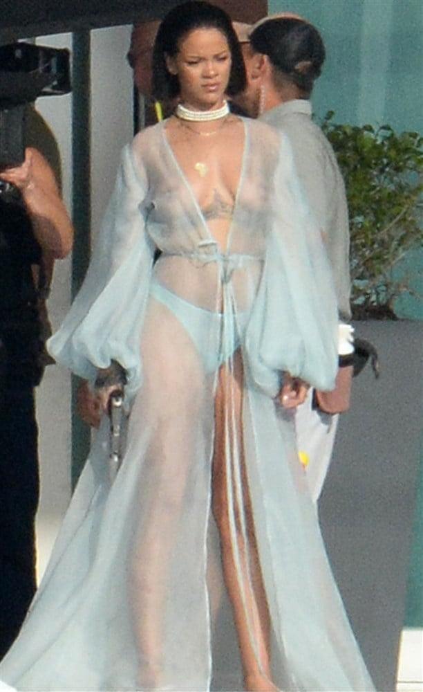 美国天后 顶级黑美人 蕾哈娜 (Rihanna) 出道至今所有裸体及做爱视频整理（合集版）蕾哈娜奶头有乳钉！图37
