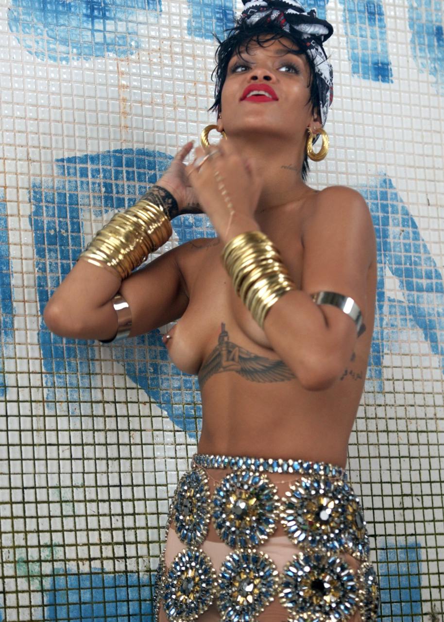 美国天后 顶级黑美人 蕾哈娜 (Rihanna) 出道至今所有裸体及做爱视频整理（合集版）蕾哈娜奶头有乳钉！图41